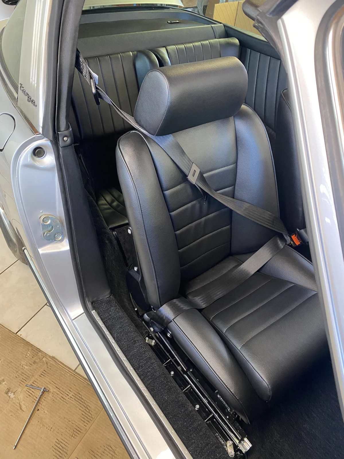 Porsche Targa front seat in black leather fitted in the cabin
