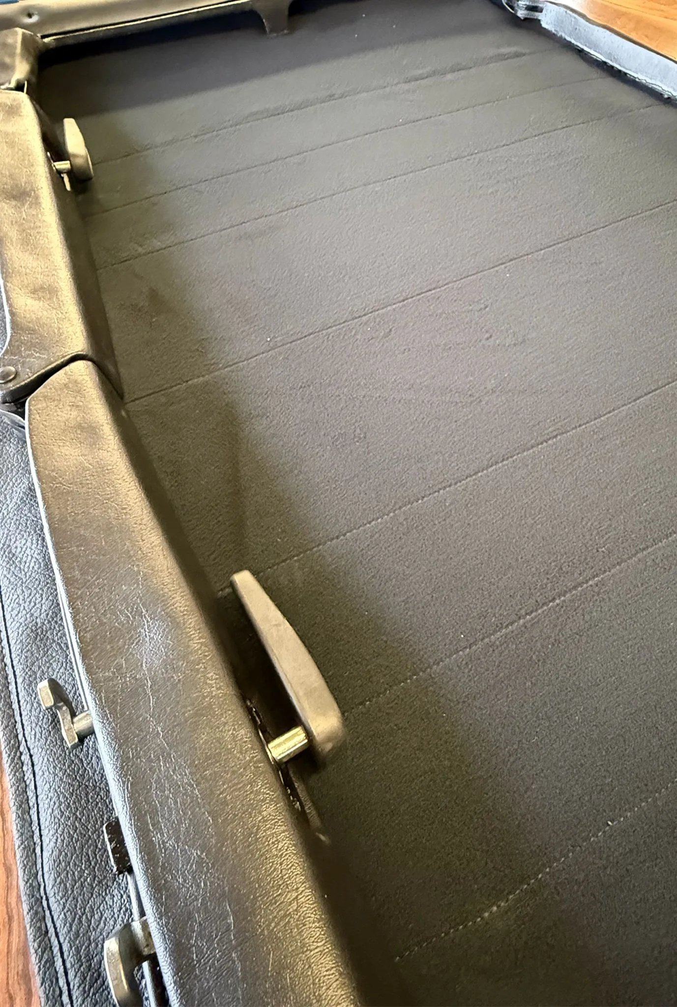 Detail of Targa roof inner mechanism with new gaskets
