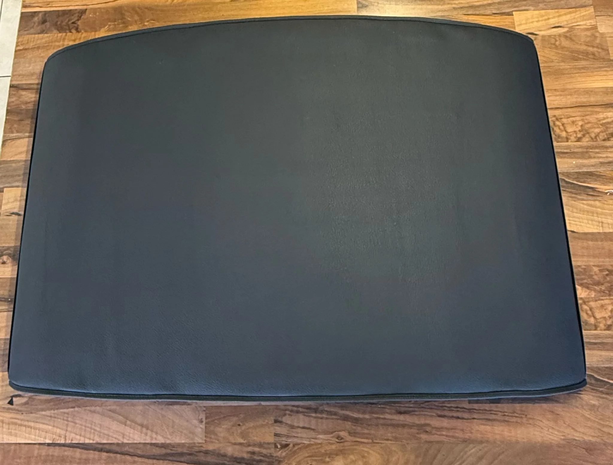Finished Targa roof exterior: bespoke black leather covering