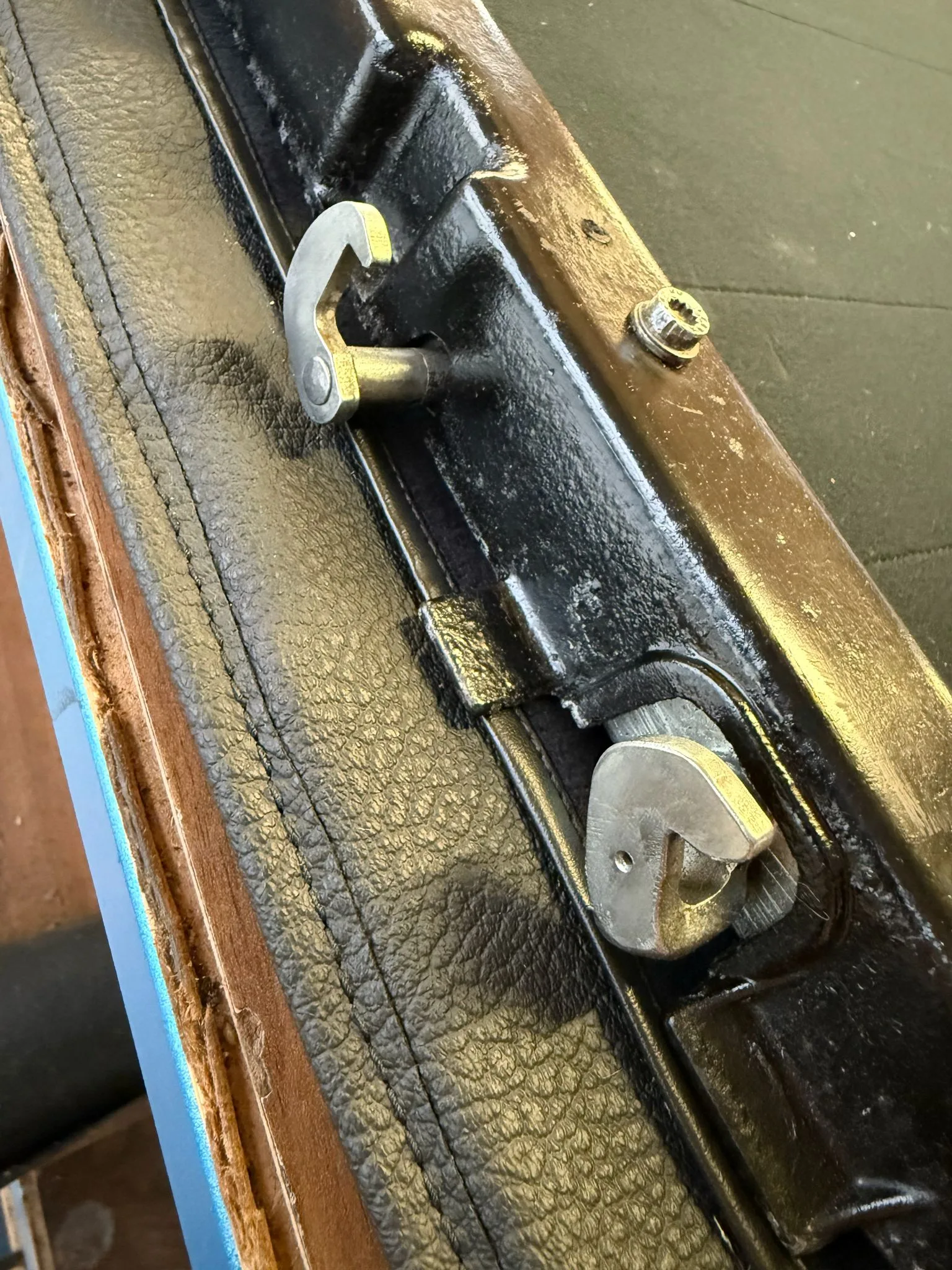 Restored Targa roof opening and closing mechanism