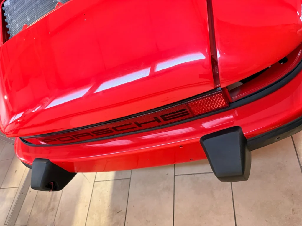Porsche 911 3.0 SC – Indischrot / Interni Marrone Cork